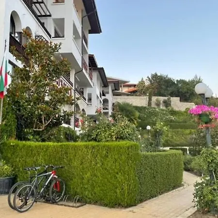 Beachfront Marina Dinevi شقة *