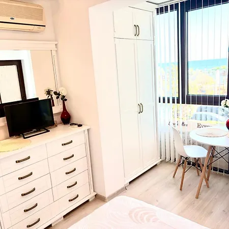 Beachfront Marina Dinevi *