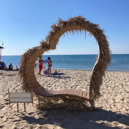Beachfront Marina Dinevi Apartament *