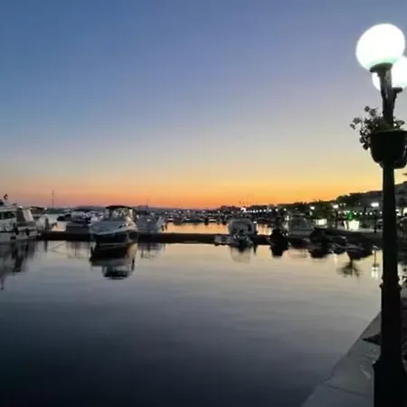Beachfront Marina Dinevi Apartamento
