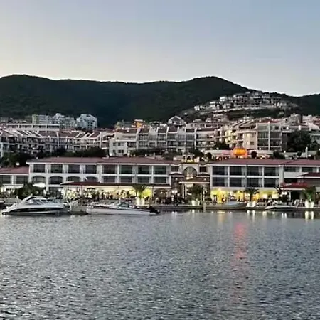 Beachfront Marina Dinevi Apartament