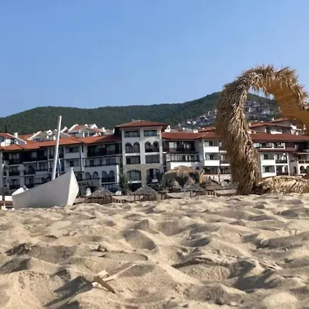 Beachfront Marina Dinevi Apartamento